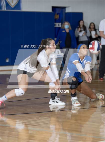 Thumbnail 1 in McDonell Central vs. Clear Lake (WIAA D4 Sectional Semifinal)  photogallery.