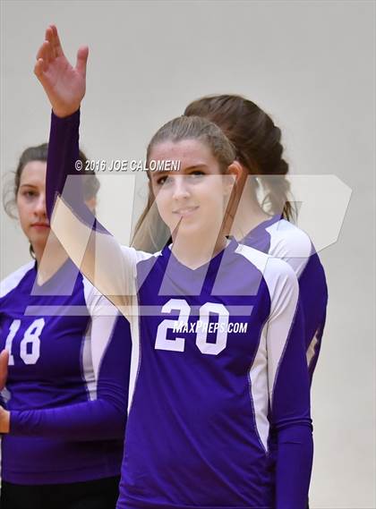 Thumbnail 3 in Boerne vs La Vernia (Class 5A BiDistrict) photogallery.
