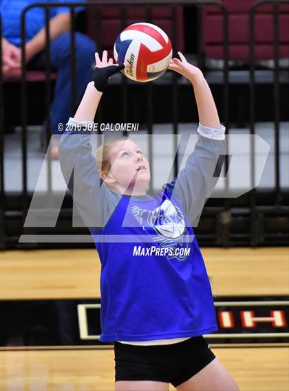 Thumbnail 2 in Boerne vs La Vernia (Class 5A BiDistrict) photogallery.
