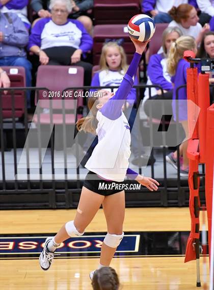 Thumbnail 3 in Boerne vs La Vernia (Class 5A BiDistrict) photogallery.
