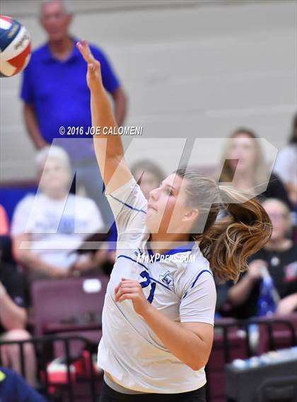 Thumbnail 1 in Boerne vs La Vernia (Class 5A BiDistrict) photogallery.
