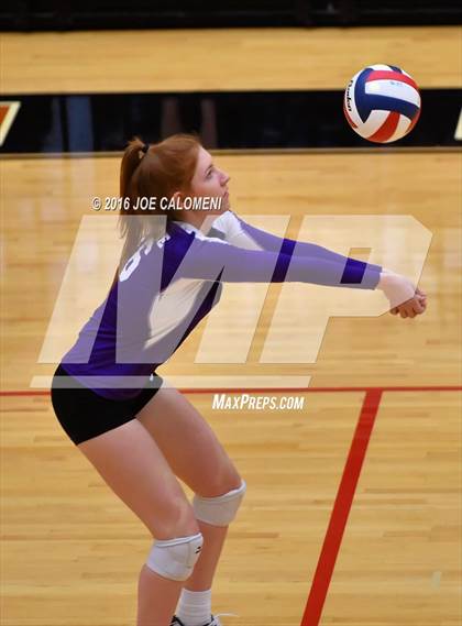 Thumbnail 2 in Boerne vs La Vernia (Class 5A BiDistrict) photogallery.