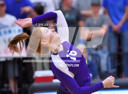 Thumbnail 3 in Boerne vs La Vernia (Class 5A BiDistrict) photogallery.