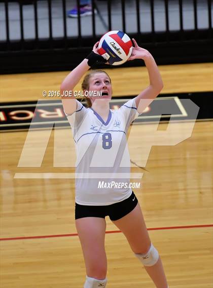Thumbnail 3 in Boerne vs La Vernia (Class 5A BiDistrict) photogallery.