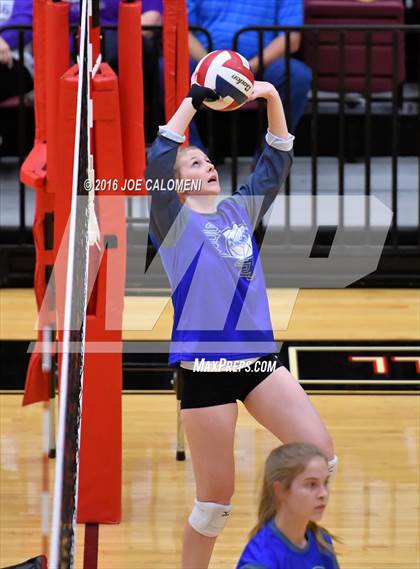 Thumbnail 1 in Boerne vs La Vernia (Class 5A BiDistrict) photogallery.