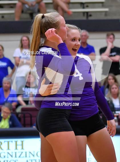 Thumbnail 1 in Boerne vs La Vernia (Class 5A BiDistrict) photogallery.