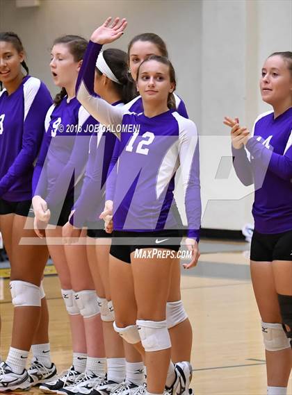 Thumbnail 2 in Boerne vs La Vernia (Class 5A BiDistrict) photogallery.