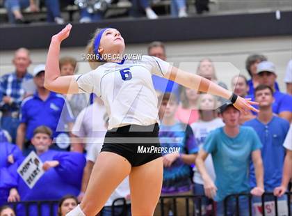 Thumbnail 2 in Boerne vs La Vernia (Class 5A BiDistrict) photogallery.