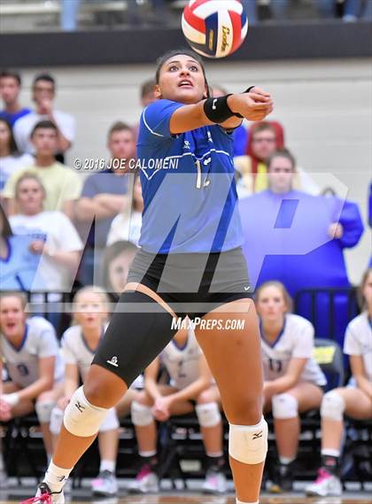 Thumbnail 1 in Boerne vs La Vernia (Class 5A BiDistrict) photogallery.