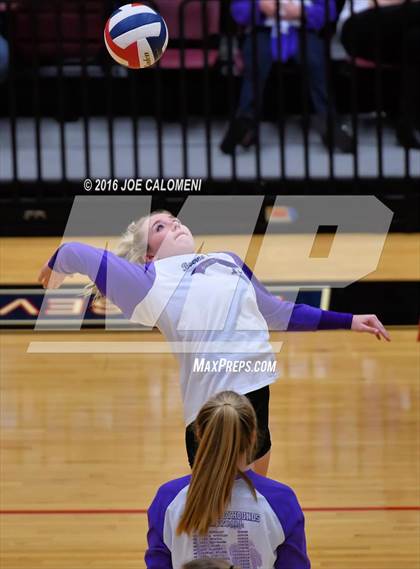 Thumbnail 2 in Boerne vs La Vernia (Class 5A BiDistrict) photogallery.