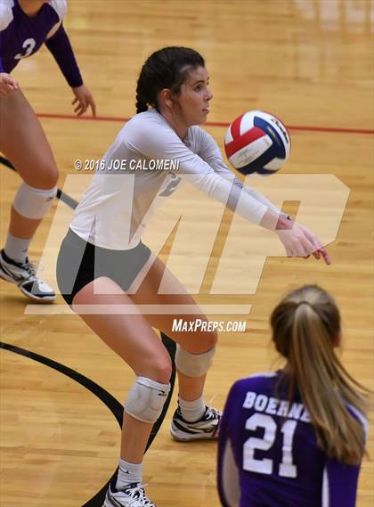 Thumbnail 2 in Boerne vs La Vernia (Class 5A BiDistrict) photogallery.