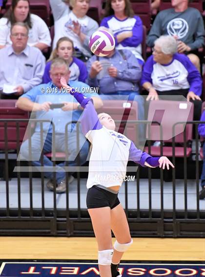 Thumbnail 1 in Boerne vs La Vernia (Class 5A BiDistrict) photogallery.