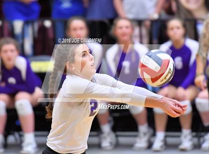 Thumbnail 2 in Boerne vs La Vernia (Class 5A BiDistrict) photogallery.