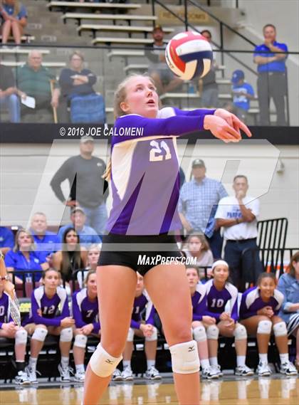 Thumbnail 1 in Boerne vs La Vernia (Class 5A BiDistrict) photogallery.