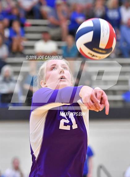Thumbnail 1 in Boerne vs La Vernia (Class 5A BiDistrict) photogallery.