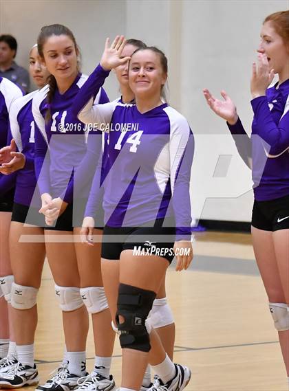 Thumbnail 3 in Boerne vs La Vernia (Class 5A BiDistrict) photogallery.