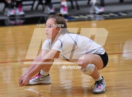 Thumbnail 3 in Boerne vs La Vernia (Class 5A BiDistrict) photogallery.
