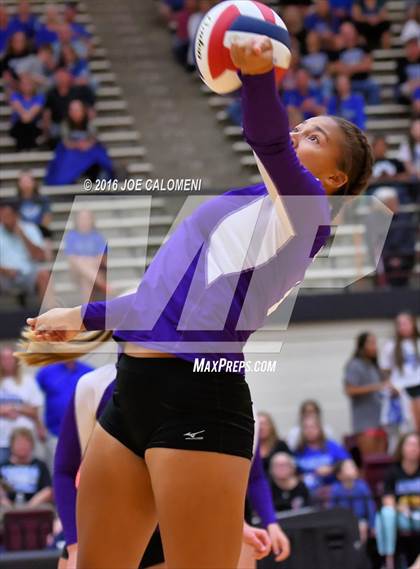 Thumbnail 1 in Boerne vs La Vernia (Class 5A BiDistrict) photogallery.