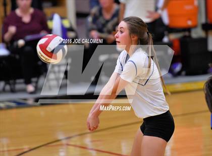 Thumbnail 1 in Boerne vs La Vernia (Class 5A BiDistrict) photogallery.