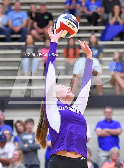 Thumbnail 1 in Boerne vs La Vernia (Class 5A BiDistrict) photogallery.