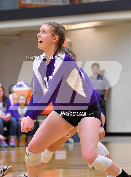 Thumbnail 3 in Boerne vs La Vernia (Class 5A BiDistrict) photogallery.