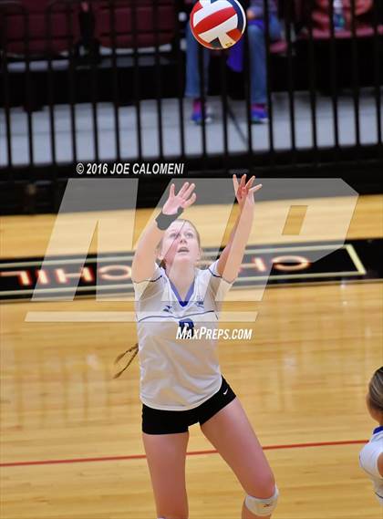 Thumbnail 2 in Boerne vs La Vernia (Class 5A BiDistrict) photogallery.