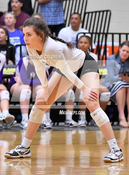Thumbnail 3 in Boerne vs La Vernia (Class 5A BiDistrict) photogallery.