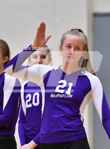 Thumbnail 2 in Boerne vs La Vernia (Class 5A BiDistrict) photogallery.