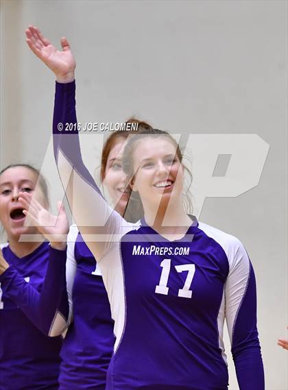 Thumbnail 1 in Boerne vs La Vernia (Class 5A BiDistrict) photogallery.