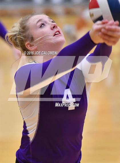 Thumbnail 1 in Boerne vs La Vernia (Class 5A BiDistrict) photogallery.