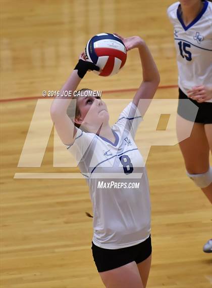 Thumbnail 2 in Boerne vs La Vernia (Class 5A BiDistrict) photogallery.
