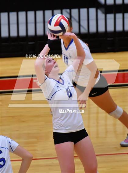 Thumbnail 1 in Boerne vs La Vernia (Class 5A BiDistrict) photogallery.
