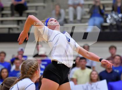 Thumbnail 2 in Boerne vs La Vernia (Class 5A BiDistrict) photogallery.