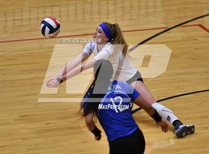 Thumbnail 2 in Boerne vs La Vernia (Class 5A BiDistrict) photogallery.