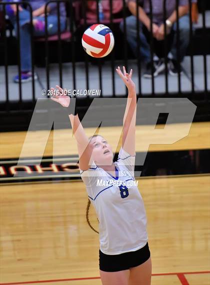 Thumbnail 2 in Boerne vs La Vernia (Class 5A BiDistrict) photogallery.