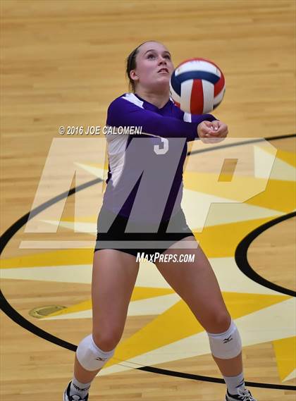 Thumbnail 1 in Boerne vs La Vernia (Class 5A BiDistrict) photogallery.