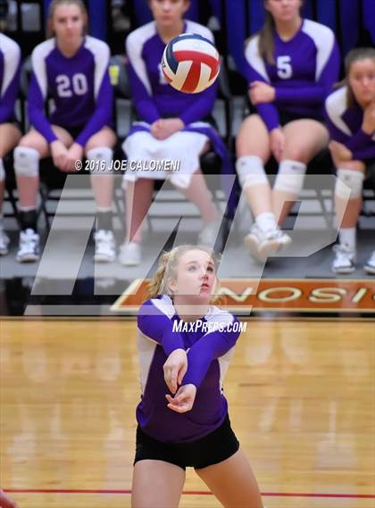 Thumbnail 3 in Boerne vs La Vernia (Class 5A BiDistrict) photogallery.