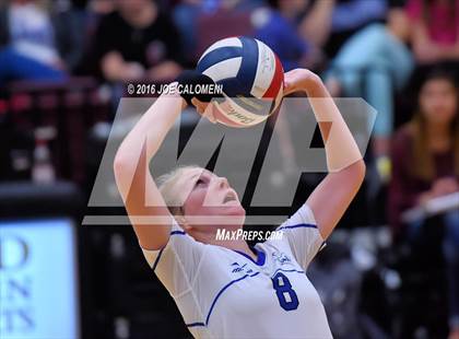 Thumbnail 1 in Boerne vs La Vernia (Class 5A BiDistrict) photogallery.