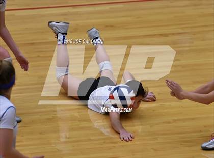 Thumbnail 1 in Boerne vs La Vernia (Class 5A BiDistrict) photogallery.