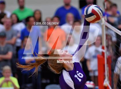Thumbnail 1 in Boerne vs La Vernia (Class 5A BiDistrict) photogallery.