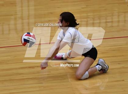 Thumbnail 3 in Boerne vs La Vernia (Class 5A BiDistrict) photogallery.