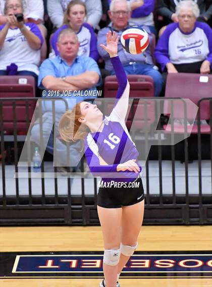 Thumbnail 1 in Boerne vs La Vernia (Class 5A BiDistrict) photogallery.