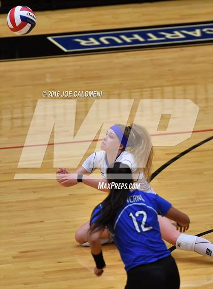 Thumbnail 3 in Boerne vs La Vernia (Class 5A BiDistrict) photogallery.