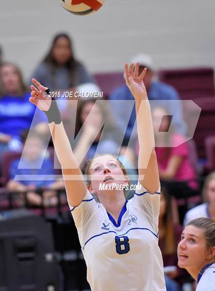 Thumbnail 3 in Boerne vs La Vernia (Class 5A BiDistrict) photogallery.