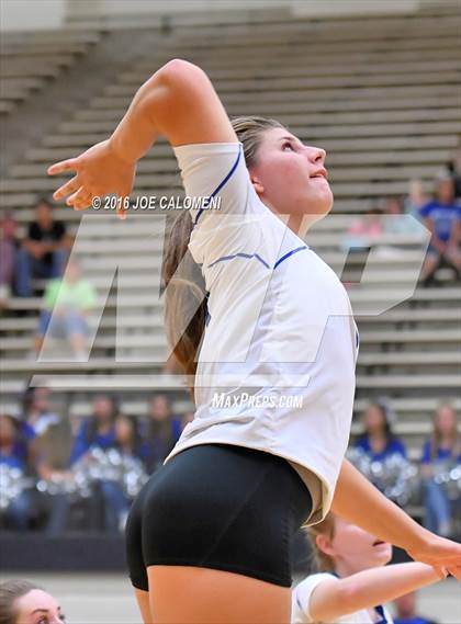 Thumbnail 3 in Boerne vs La Vernia (Class 5A BiDistrict) photogallery.