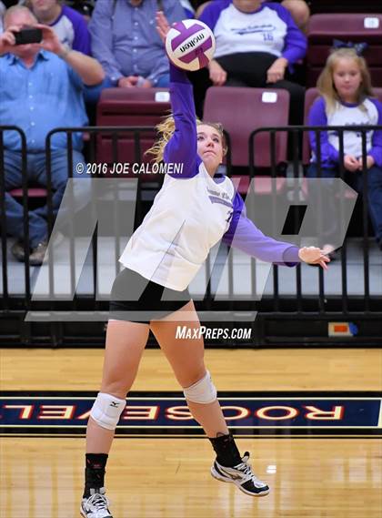 Thumbnail 1 in Boerne vs La Vernia (Class 5A BiDistrict) photogallery.