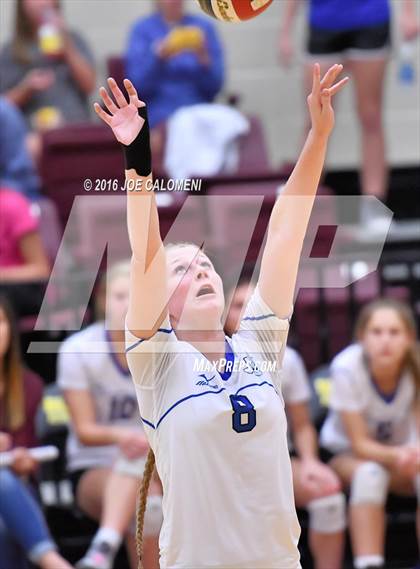 Thumbnail 2 in Boerne vs La Vernia (Class 5A BiDistrict) photogallery.