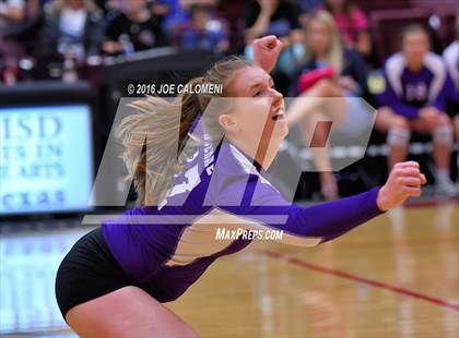 Thumbnail 2 in Boerne vs La Vernia (Class 5A BiDistrict) photogallery.
