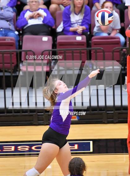 Thumbnail 1 in Boerne vs La Vernia (Class 5A BiDistrict) photogallery.