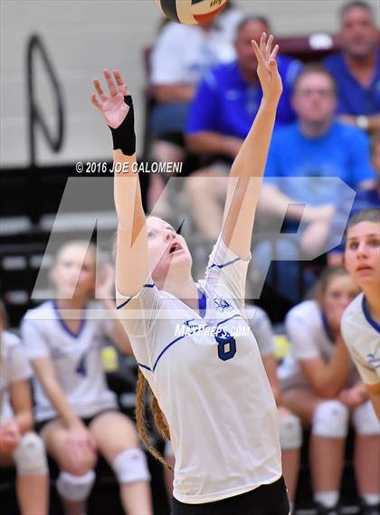Thumbnail 1 in Boerne vs La Vernia (Class 5A BiDistrict) photogallery.